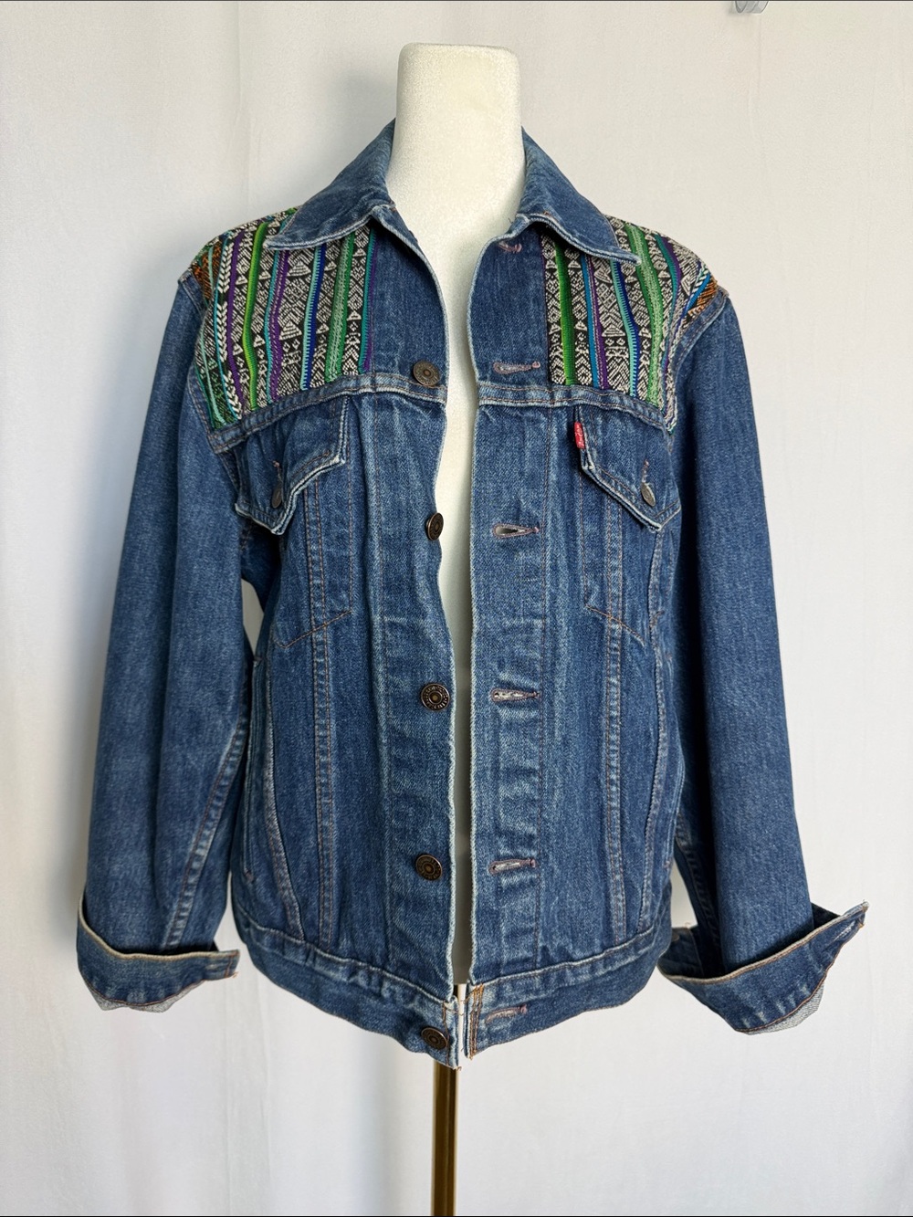 Vintage Levi's Embroidered Trucker Denim Jacket Sz 38 (Women M-L) RARE C. 1980's
